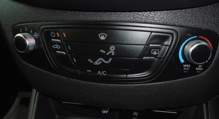 2020 70 ford transit courier limited 73k 1 owner air con cruise alloys