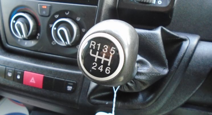 2021 21 Peugeot Boxer 2.2 BlueHDi 335 Built for Business Luton 3dr Diesel Manual L4 Euro 6 (s/s) (140 ps)