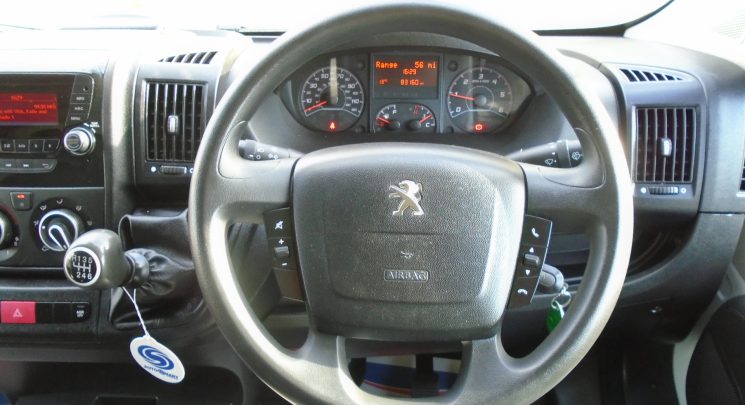 2021 21 Peugeot Boxer 2.2 BlueHDi 335 Built for Business Luton 3dr Diesel Manual L4 Euro 6 (s/s) (140 ps)