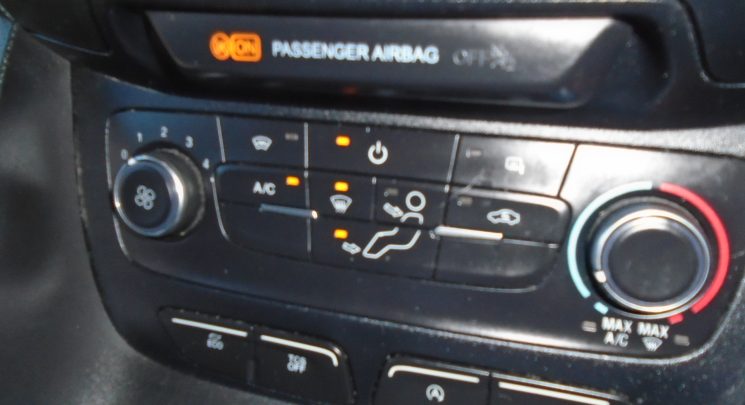 2019 19  Ford Transit Connect 1.5 220 EcoBlue Panel Van 5dr Diesel Manual L1 Euro 6 (s/s) air con 3 seat