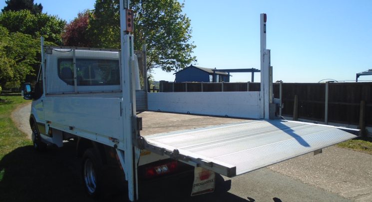 2018 18 ford transit 2.0 tdci euro 6 dropside with rear tail lift twin rear wheels air con