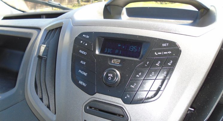 2018 18 ford transit 2.0 tdci euro 6 dropside with rear tail lift twin rear wheels air con