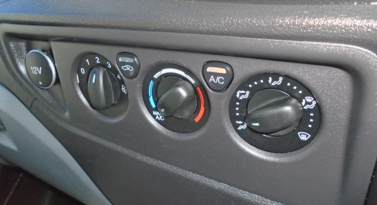 2018 18 ford transit 2.0 tdci euro 6 dropside with rear tail lift twin rear wheels air con