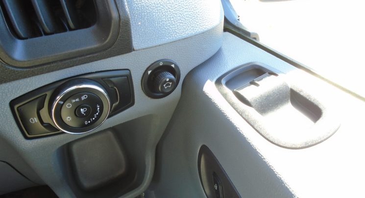 2018 18 ford transit 2.0 tdci euro 6 dropside with rear tail lift twin rear wheels air con