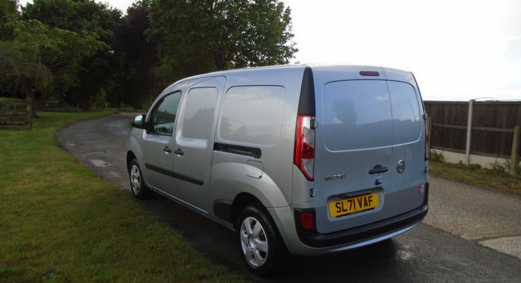 2021 71 Nissan NV250 1.5 dCi Tekna Panel Van 6dr Diesel Manual L2 Euro 6 (s/s) (95 ps) a/c nav cruise 1 owner fsh 61k