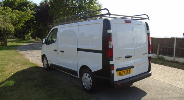 2017 17 Renault Trafic 1.6 dCi ENERGY 27 Business Panel Van 5dr Diesel Manual SWB Standard Roof Euro 6 (s/s) (125 ps)