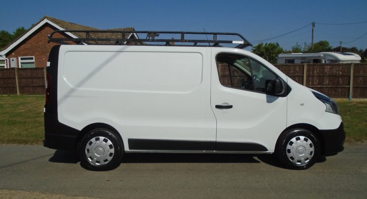 2017 17 Renault Trafic 1.6 dCi ENERGY 27 Business Panel Van 5dr Diesel Manual SWB Standard Roof Euro 6 (s/s) (125 ps)