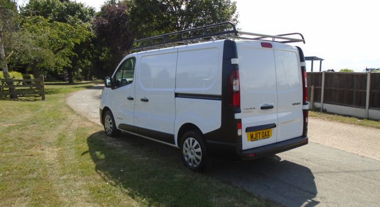 2017 17 Renault Trafic 1.6 dCi ENERGY 27 Business Panel Van 5dr Diesel Manual SWB Standard Roof Euro 6 (s/s) (125 ps)93k