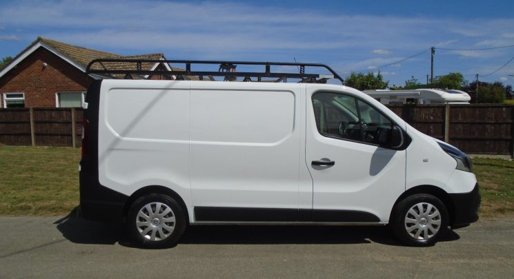 2017 17 Renault Trafic 1.6 dCi ENERGY 27 Business Panel Van 5dr Diesel Manual SWB Standard Roof Euro 6 (s/s) (125 ps)93k