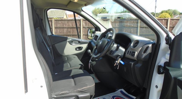 2017 17 Renault Trafic 1.6 dCi ENERGY 27 Business Panel Van 5dr Diesel Manual SWB Standard Roof Euro 6 (s/s) (125 ps)93k