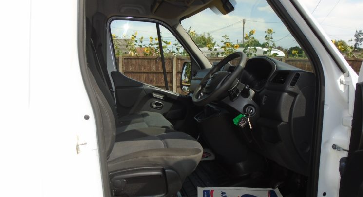 2020 20 Nissan NV400 2.3 dCi 35 Tekna Panel Van 5dr Diesel Manual FWD L2 H2 Euro 6 (135 ps) air con 62k