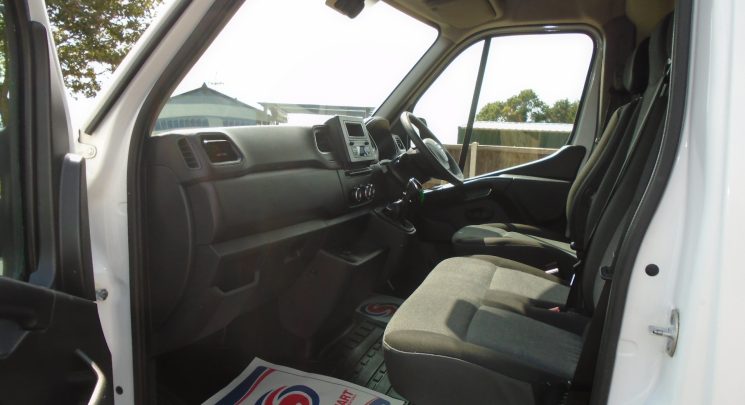 2020 20 Nissan NV400 2.3 dCi 35 Tekna Panel Van 5dr Diesel Manual FWD L2 H2 Euro 6 (135 ps) air con 62k