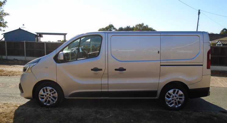 2019 69 Renault Trafic 2.0 dCi ENERGY 28 Sport Panel Van 5dr Diesel Manual SWB Standard Roof Euro 6 (s/s) (120 ps) 69K