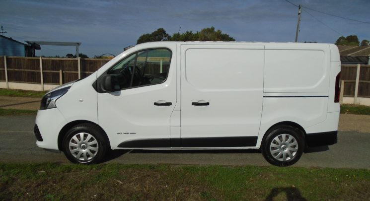 2017 67 Renault Trafic 1.6 dCi ENERGY 27 Business+ Panel Van 5dr Diesel Manual SWB Standard Roof Euro 6 (s/s) (125 ps)