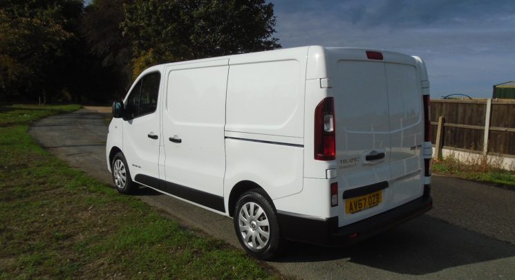 2017 67 Renault Trafic 1.6 dCi ENERGY 27 Business+ Panel Van 5dr Diesel Manual SWB Standard Roof Euro 6 (s/s) (125 ps)