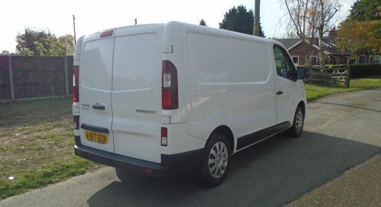 2017 67 Renault Trafic 1.6 dCi ENERGY 27 Business+ Panel Van 5dr Diesel Manual SWB Standard Roof Euro 6 (s/s) (125 ps)