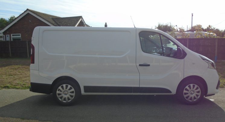 2017 67 Renault Trafic 1.6 dCi ENERGY 27 Business+ Panel Van 5dr Diesel Manual SWB Standard Roof Euro 6 (s/s) (125 ps)