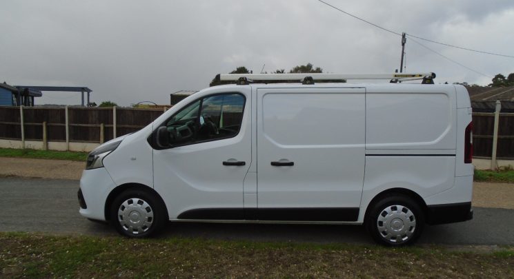 2019 19 Renault Trafic 1.6 dCi ENERGY 27 Business+ Panel Van 5dr Diesel Manual SWB Standard Roof Euro 6 (s/s) (125 ps)