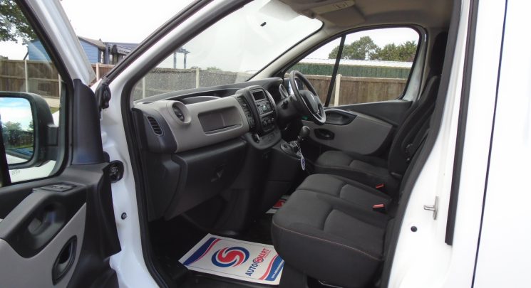 2019 19 Renault Trafic 1.6 dCi ENERGY 27 Business+ Panel Van 5dr Diesel Manual SWB Standard Roof Euro 6 (s/s) (125 ps)