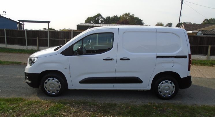 2021 21 Vauxhall Combo 1.5 Turbo D 2000 Dynamic Panel Van 4dr Diesel Manual L1 H1 Euro 6 (75 ps) air con cruise 65k