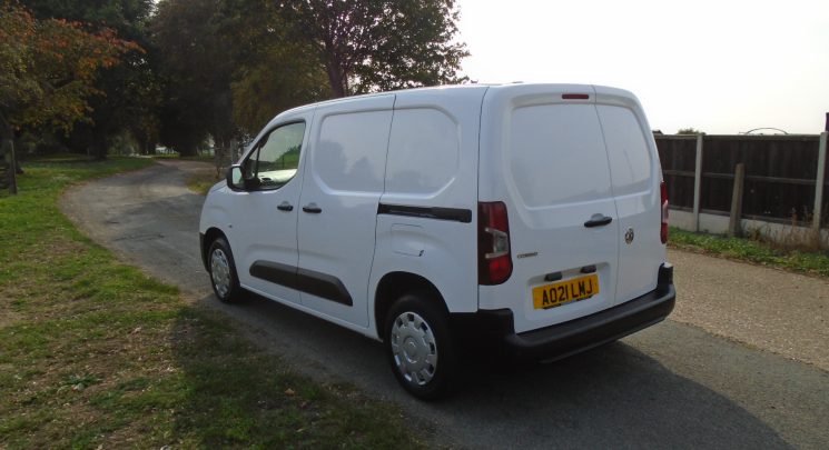 2021 21 Vauxhall Combo 1.5 Turbo D 2000 Dynamic Panel Van 4dr Diesel Manual L1 H1 Euro 6 (75 ps) air con cruise 65k