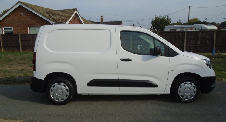 2021 21 Vauxhall Combo 1.5 Turbo D 2000 Dynamic Panel Van 4dr Diesel Manual L1 H1 Euro 6 (75 ps) air con cruise 65k