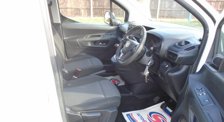 2021 21 Vauxhall Combo 1.5 Turbo D 2000 Dynamic Panel Van 4dr Diesel Manual L1 H1 Euro 6 (75 ps) air con cruise 65k