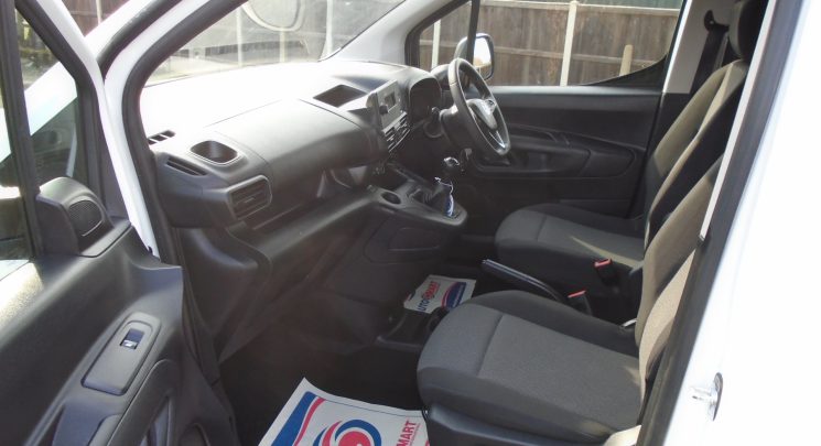 2021 21 Vauxhall Combo 1.5 Turbo D 2000 Dynamic Panel Van 4dr Diesel Manual L1 H1 Euro 6 (75 ps) air con cruise 65k