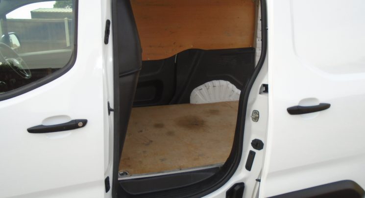2021 21 Vauxhall Combo 1.5 Turbo D 2000 Dynamic Panel Van 4dr Diesel Manual L1 H1 Euro 6 (75 ps) air con cruise 65k